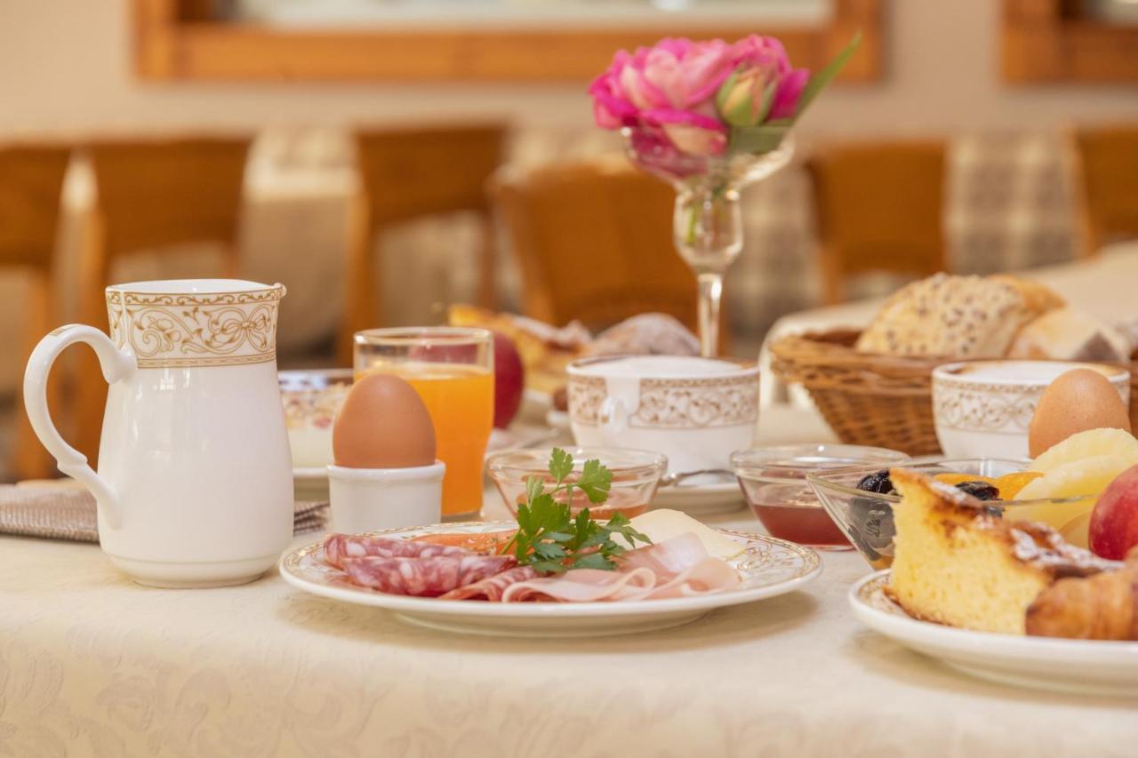 Pippo Hotel Terzolas Ngoại thất bức ảnh